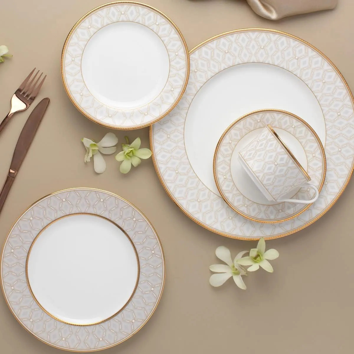 Aparelho de Jantar Chanel – 60 peças (com Brinde) | Serve 06 Pessoas